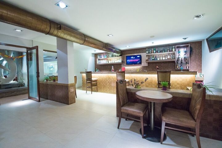 Lounge 68 of 83