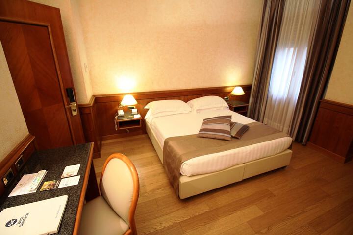 Room 41 of 90