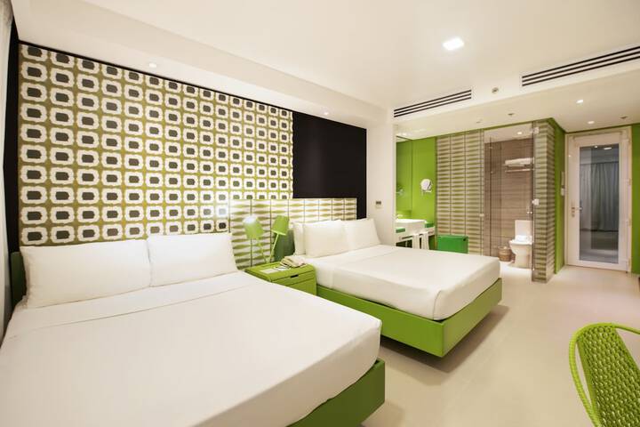 Room 14 of 37