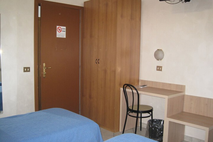 Room 15 of 30