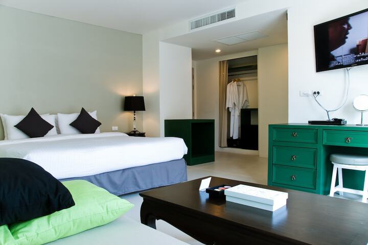 Room 8 of 42
