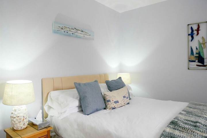 Room 6 of 39