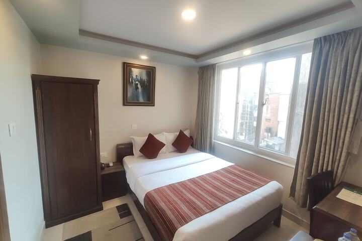 Room 8 of 15