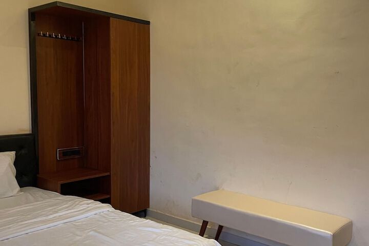 Room 10 of 60