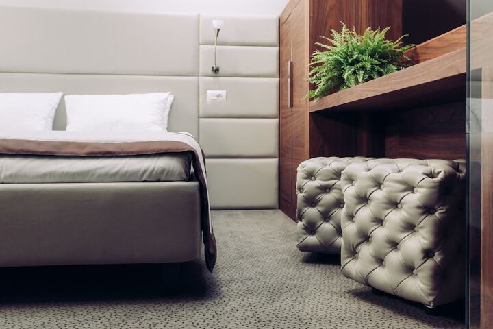 Room 15 of 83
