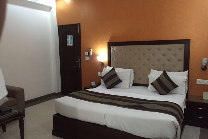 Room 5 of 28