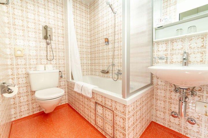 Room 42 of 67