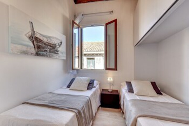 Room 16 of 22
