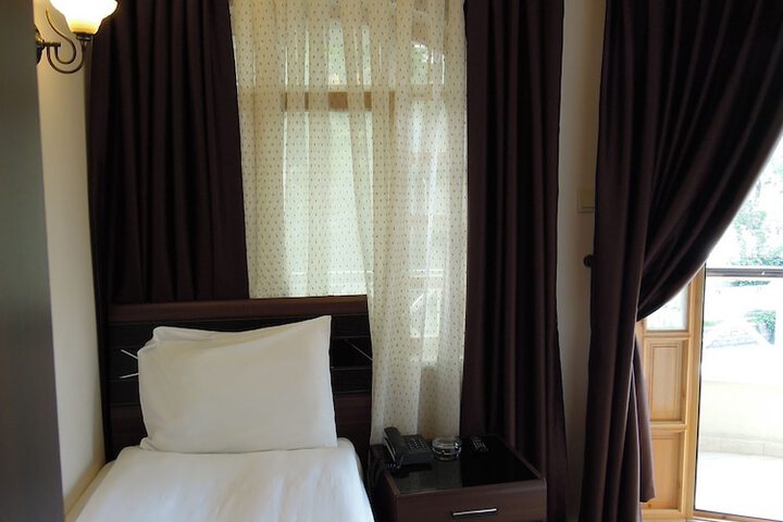 Room 5 of 17