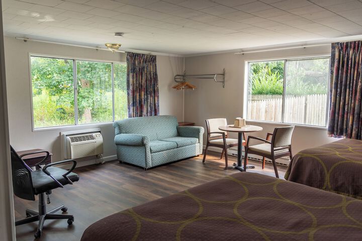 Standard Double Room (1 of 6)