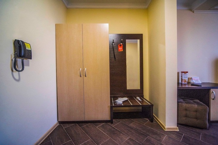 Room 9 of 35