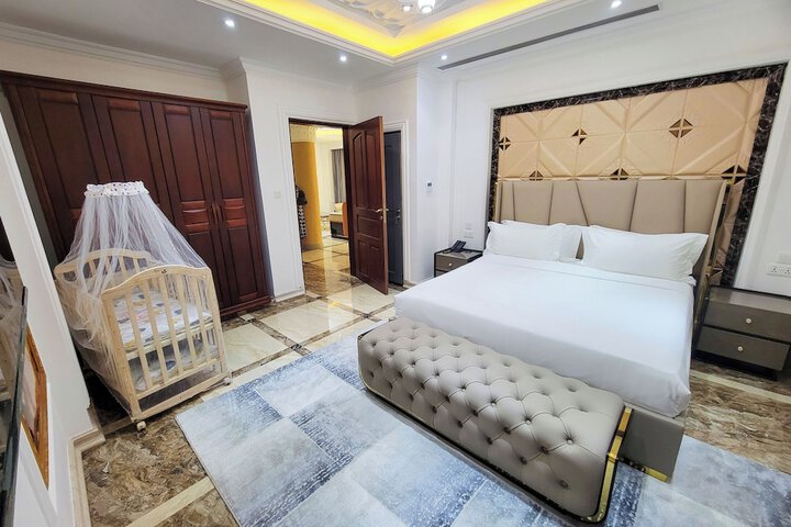 Room 10 of 40