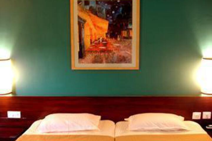 Room 3 of 5