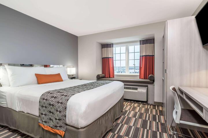 2 Queen Beds (2 of 10)
