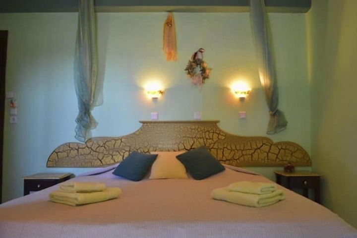 Room 4 of 18