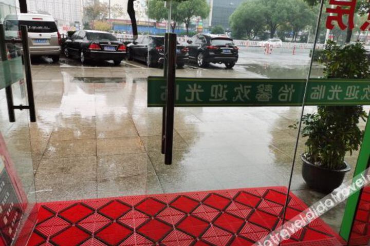 Wuxi Yixin Chain Theme Hotel