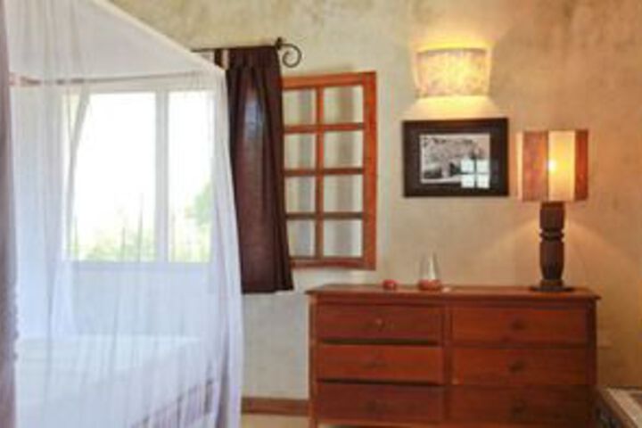 Room 4 of 11