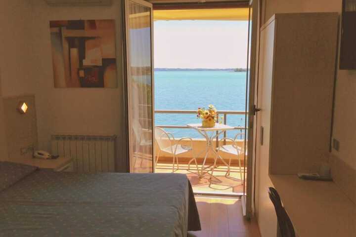Room 22 of 62