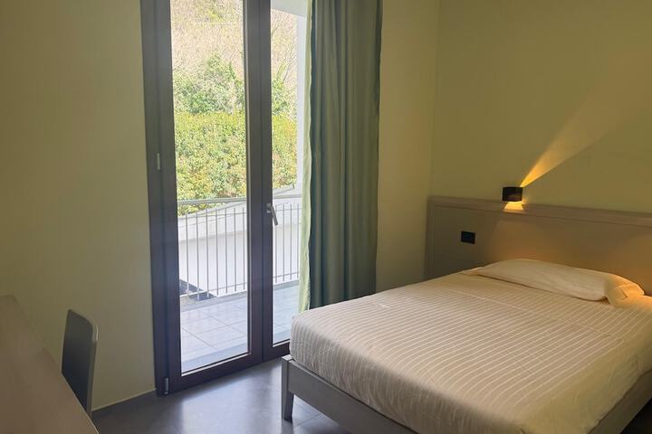 Room 33 of 104