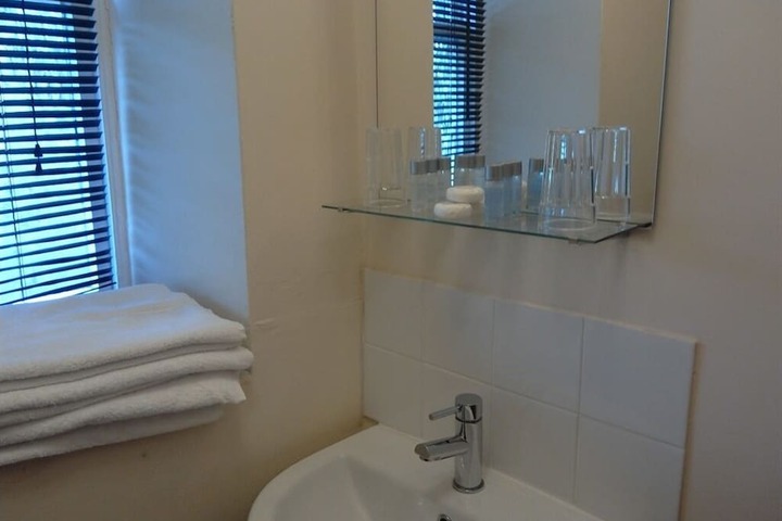 Room 13 of 27