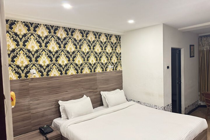 Room 8 of 34