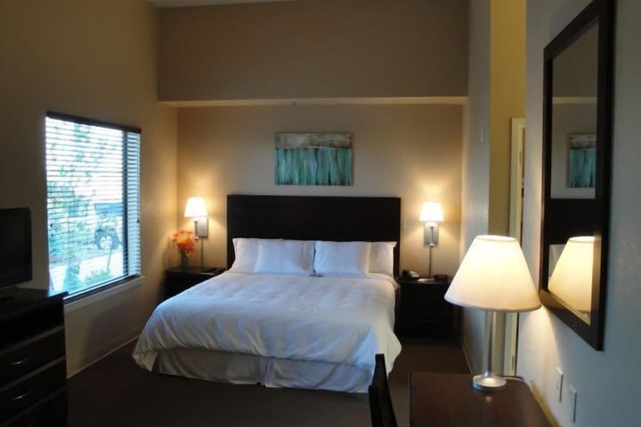Room 5 of 11