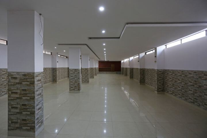 Ballroom/Hall 16 of 19