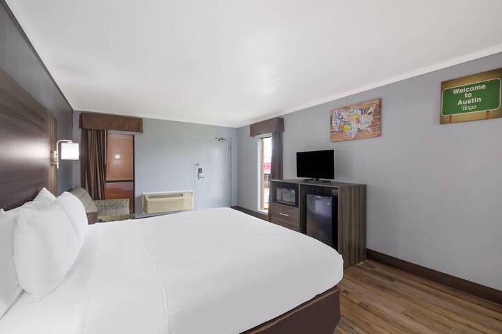 Room 8 of 34