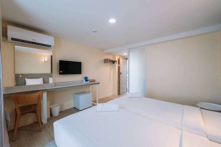 Room 5 of 7
