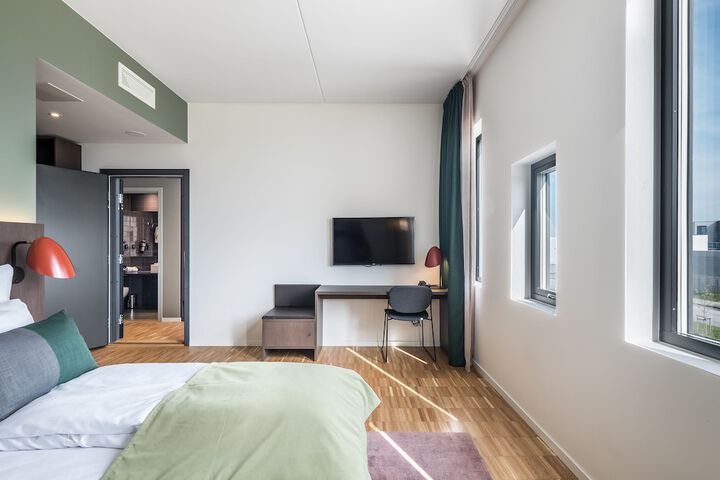 Room 9 of 42