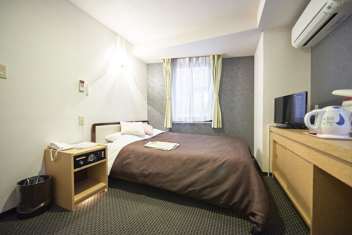 Room 13 of 31
