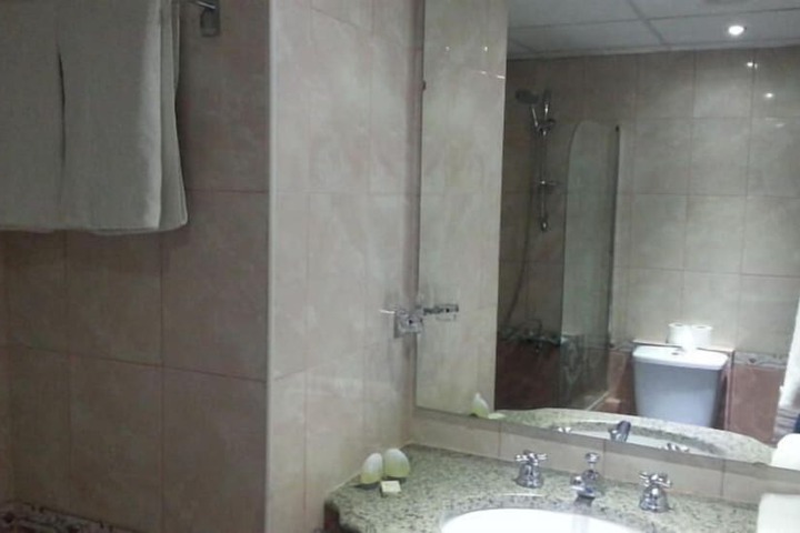 Room 9 of 10