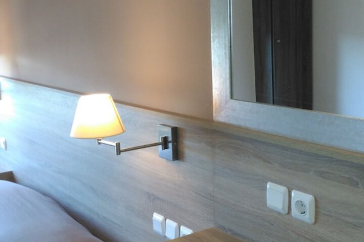 Room 57 of 106
