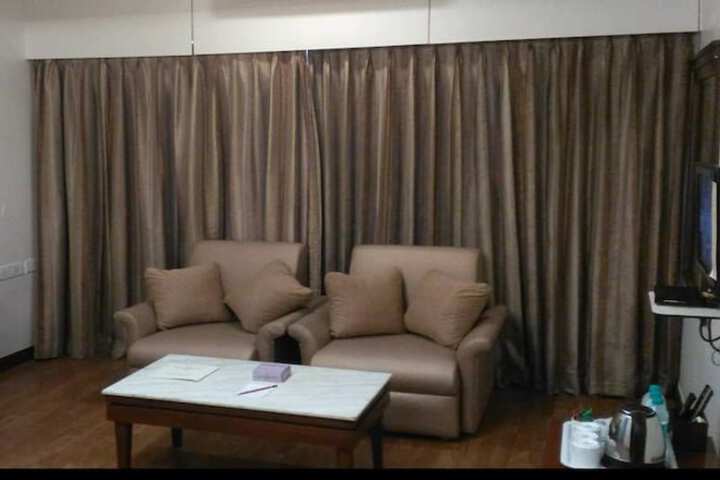 Room 6 of 43