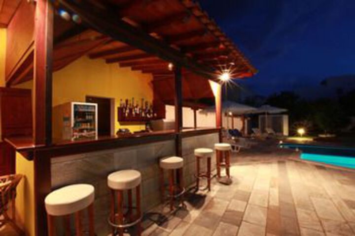 Lounge 7 of 9