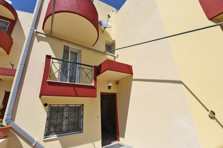 Demi Maisonette