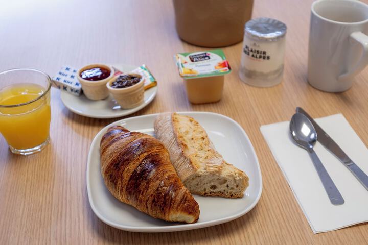 Breakfast/Coffee Service 38 of 42
