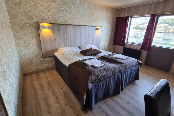 Room 53 of 102