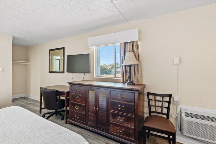 Room 18 of 33