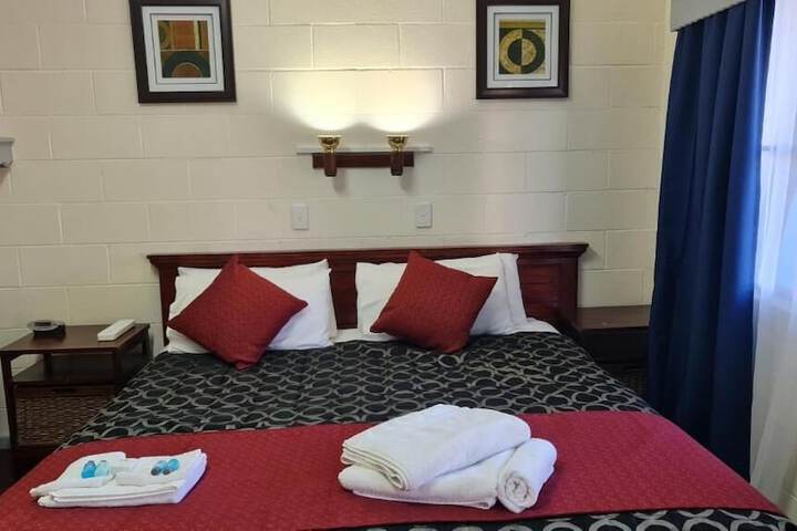 Room 5 of 8