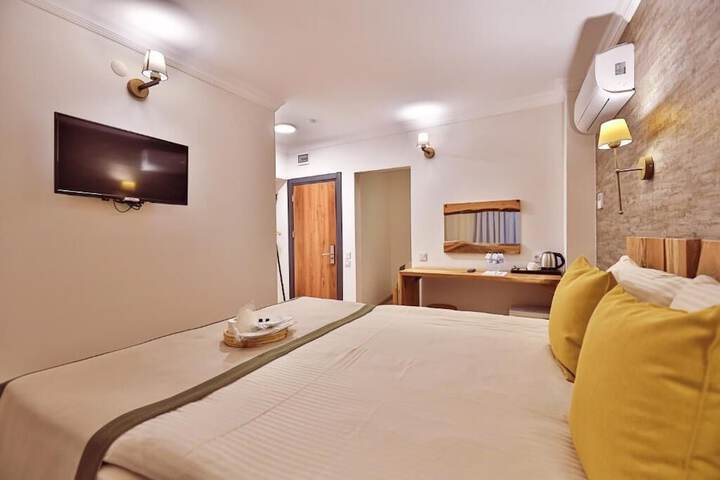 Room 12 of 27