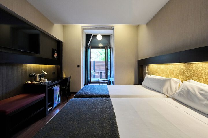 Room 9 of 62