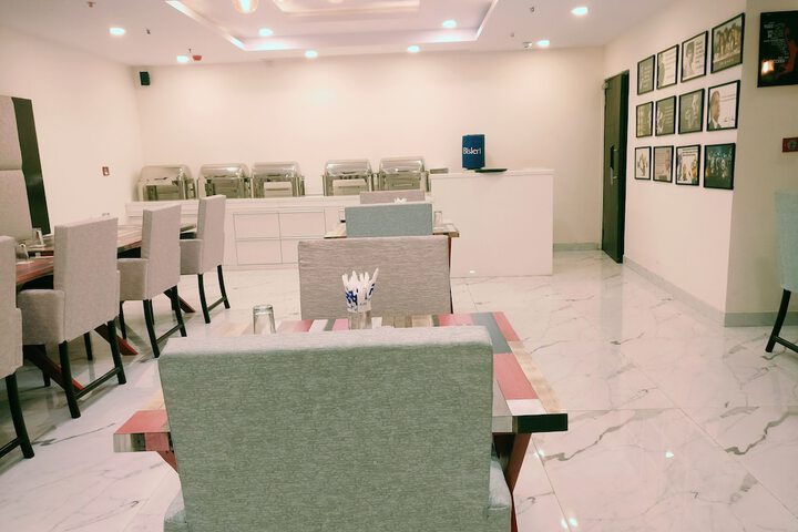 Dining 77 of 98