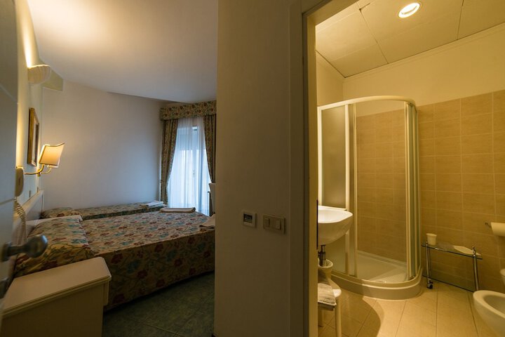 Room 13 of 52