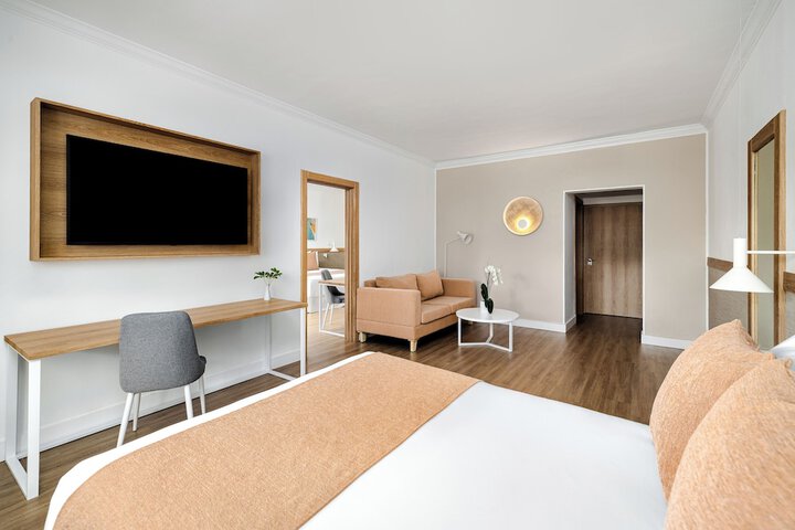 Room 15 of 79
