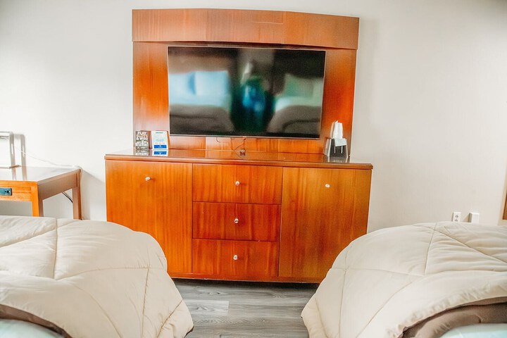 2 Double Beds (3 of 12)