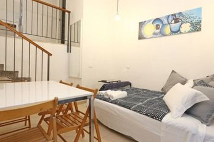 Room 10 of 32