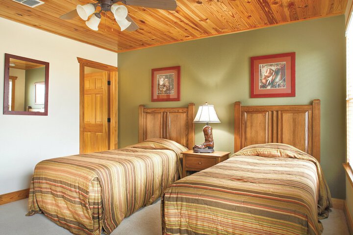 Room 9 of 38