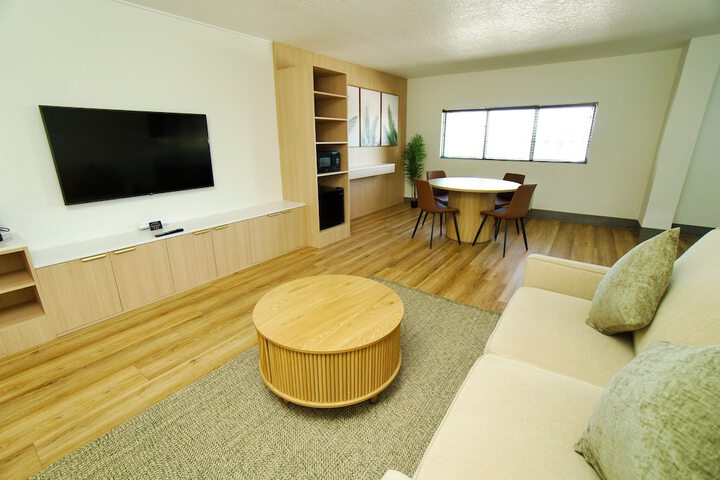 Room 43 of 201