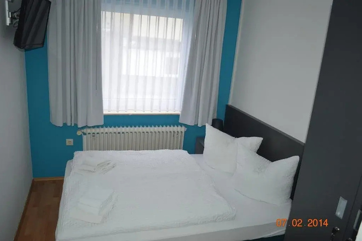 Room 3 of 8